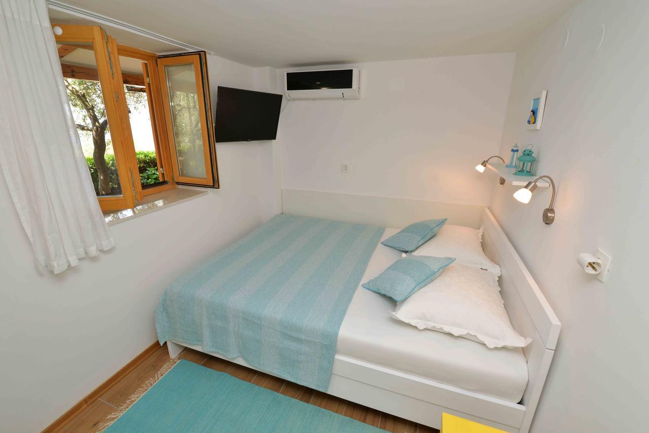 Sea Side Apartment Murter Eksteriør billede